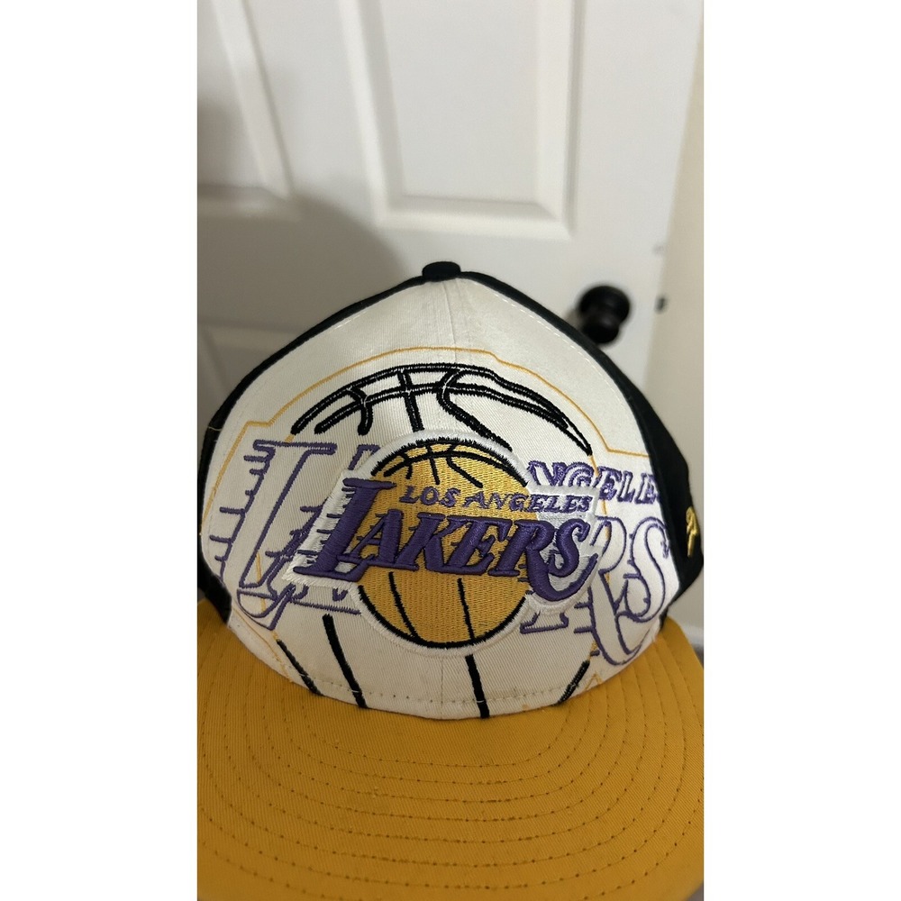 Los Angeles Lakers New Era 9FIFTY NBA HWC Deluxe City Snapback Cap Hat‎